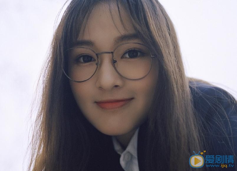 黄恩茹制服写真 黄恩茹高清写真_黄恩茹高清剧照