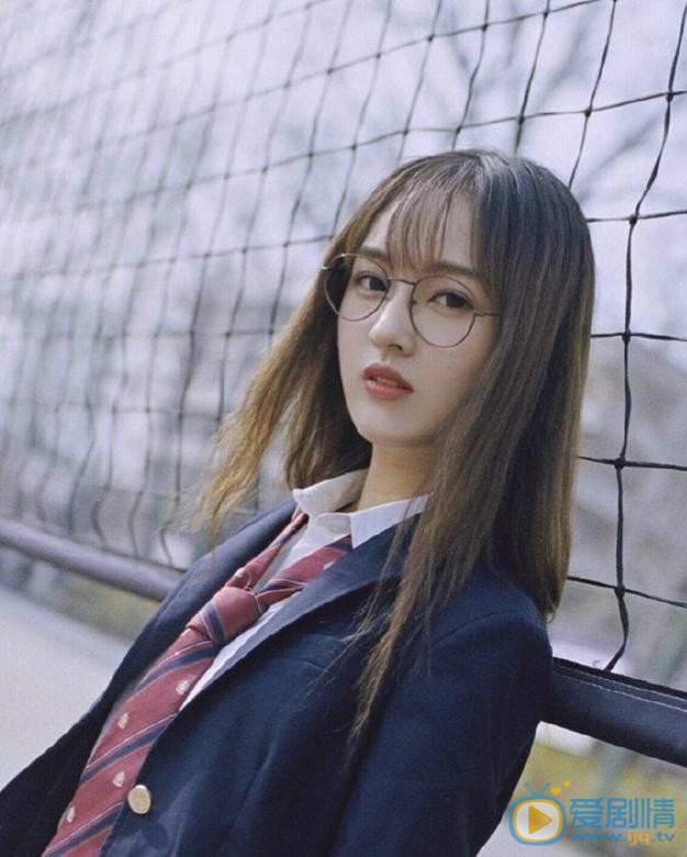 黄恩茹制服写真 黄恩茹高清写真_黄恩茹高清剧照