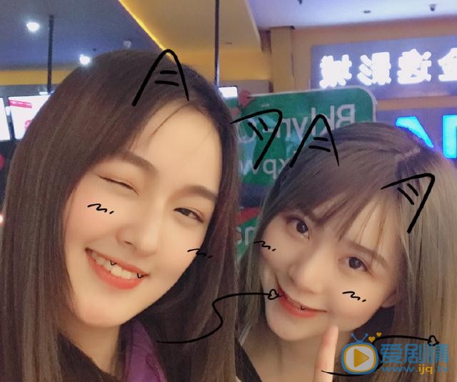 黄恩茹与人合照 黄恩茹高清写真_黄恩茹高清剧照