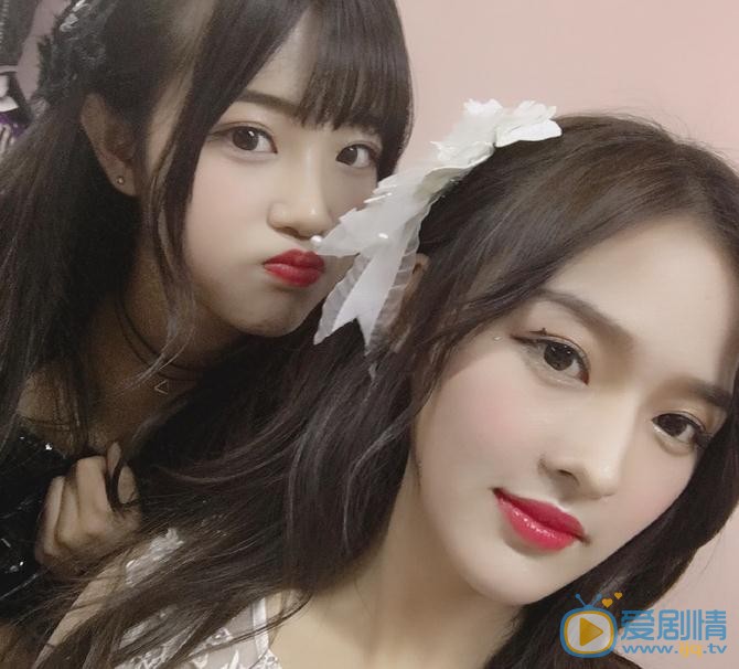 黄恩茹与人合照 黄恩茹高清写真_黄恩茹高清剧照
