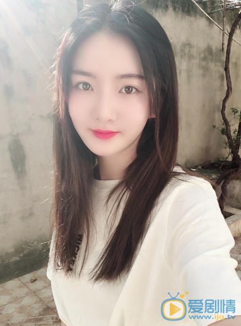 青钰雯生活照 青钰雯高清写真_青钰雯高清剧照