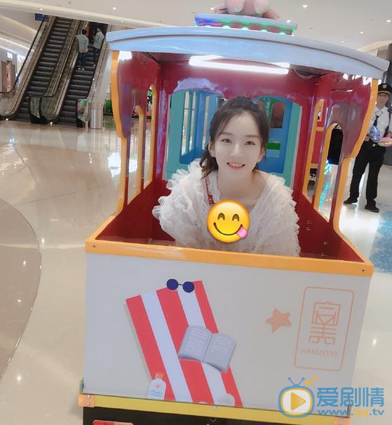 青钰雯生活照 青钰雯高清写真_青钰雯高清剧照