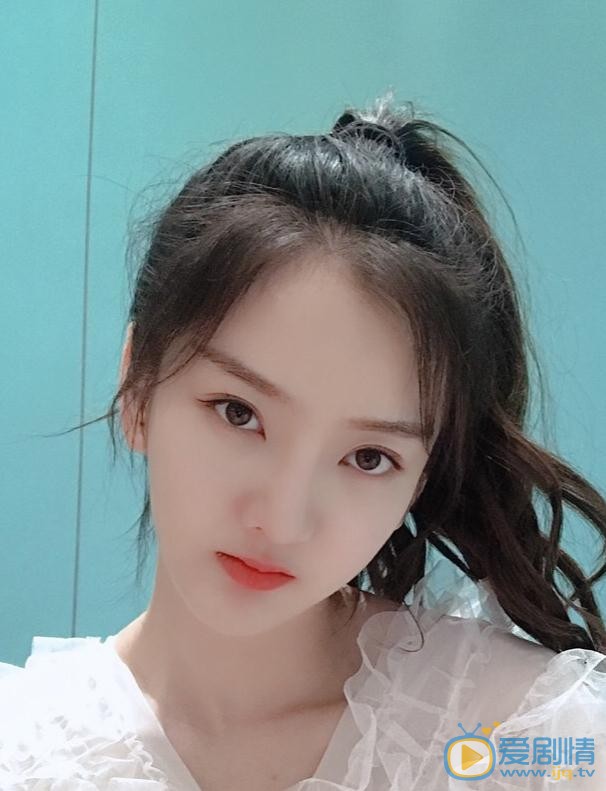 青钰雯生活照 青钰雯高清写真_青钰雯高清剧照