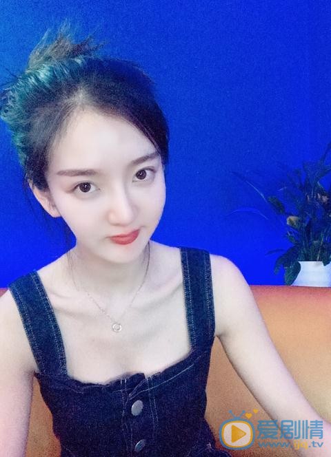 青钰雯生活照 青钰雯高清写真_青钰雯高清剧照