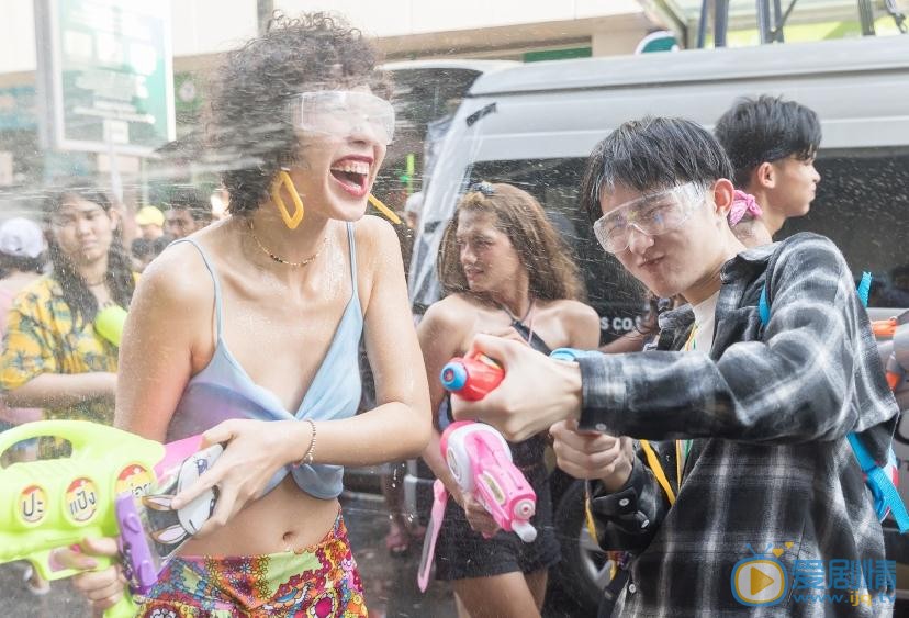 熊奥博街拍写真 熊奥博高清写真_熊奥博高清剧照
