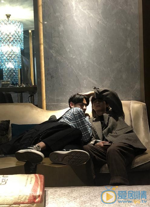 泮家豪与人合照 泮家豪高清写真_泮家豪高清剧照