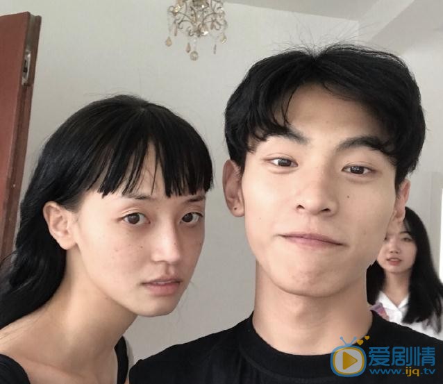 泮家豪与人合照 泮家豪高清写真_泮家豪高清剧照