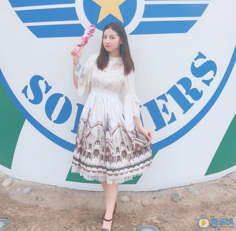 赵粤迪士尼乐园旅游照 赵粤高清写真_赵粤高清剧照