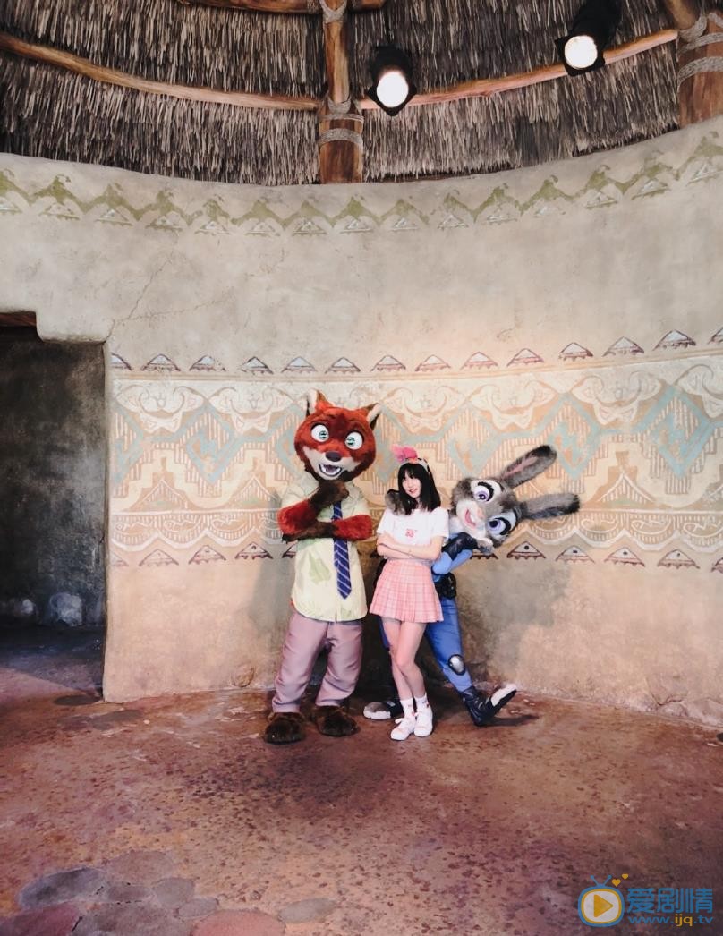 赵粤迪士尼乐园旅游照 赵粤高清写真_赵粤高清剧照