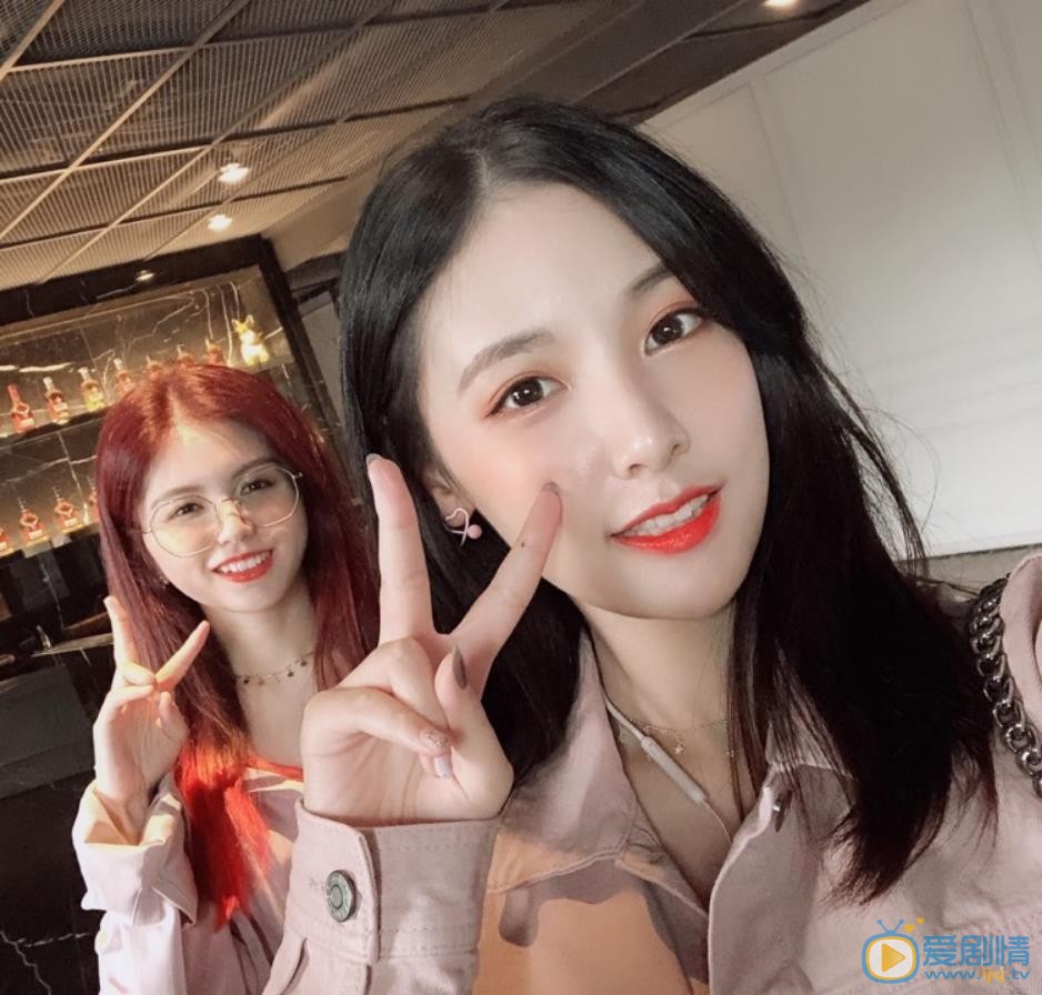 赵粤与人合照 赵粤高清写真_赵粤高清剧照