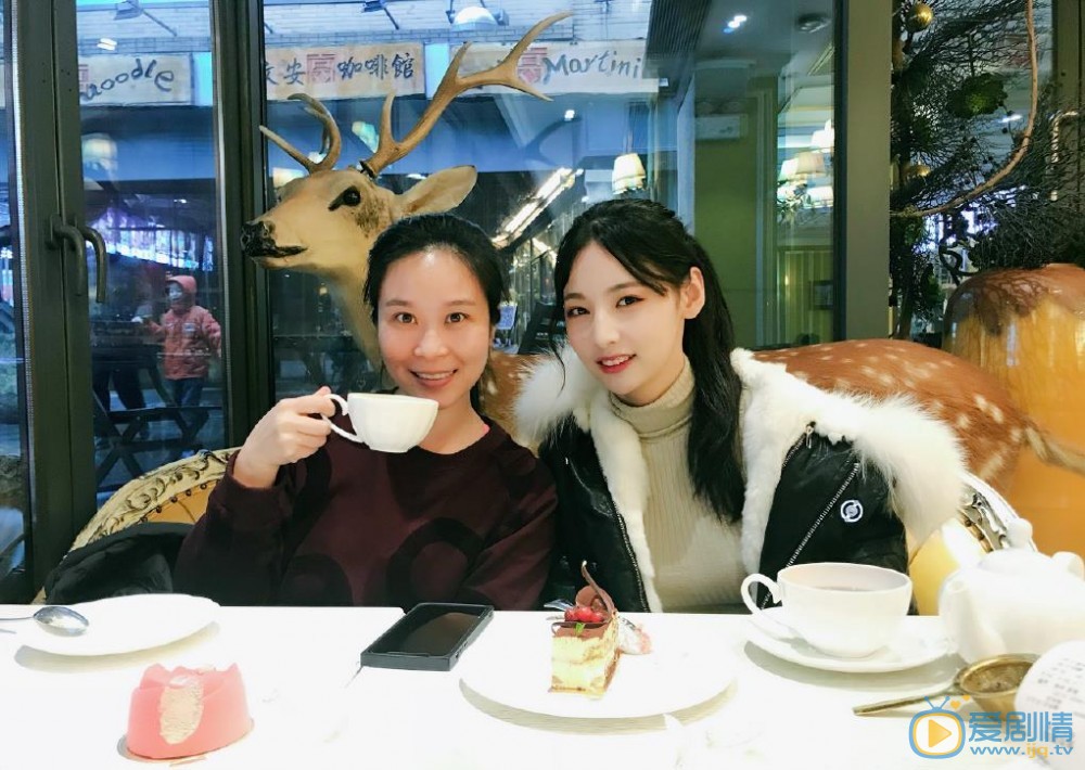 赵粤与人合照 赵粤高清写真_赵粤高清剧照