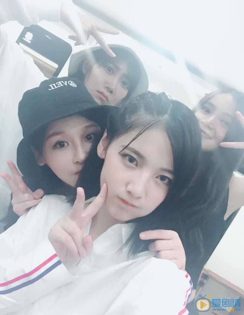 赵粤与人合照 赵粤高清写真_赵粤高清剧照