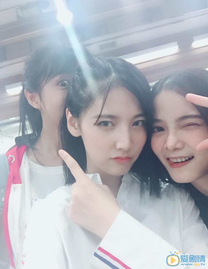 赵粤与人合照 赵粤高清写真_赵粤高清剧照