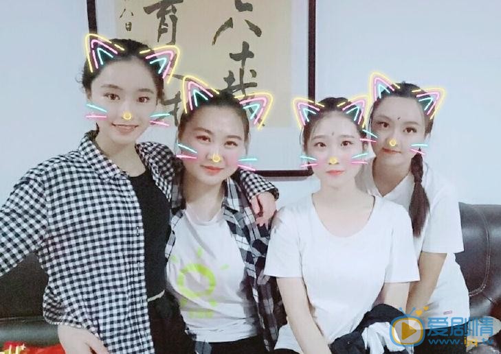 马希尔与人合照 马希尔高清写真_马希尔高清剧照
