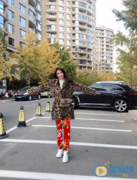 爱戴街拍写真 爱戴高清写真_爱戴高清剧照