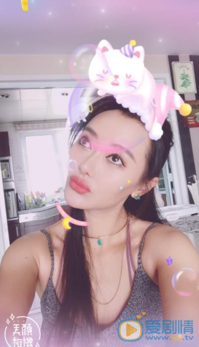 爱戴自拍照 爱戴高清写真_爱戴高清剧照