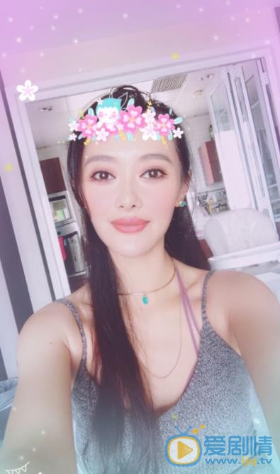 爱戴自拍照 爱戴高清写真_爱戴高清剧照