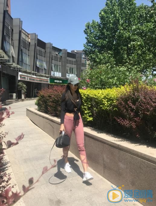 爱戴街拍写真 爱戴高清写真_爱戴高清剧照