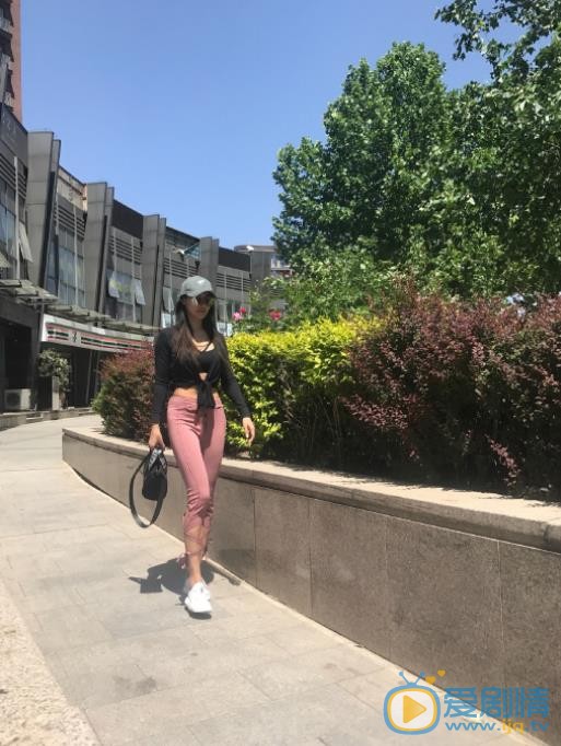 爱戴街拍写真 爱戴高清写真_爱戴高清剧照