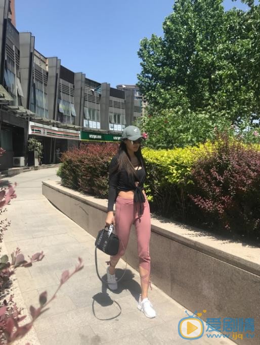 爱戴街拍写真 爱戴高清写真_爱戴高清剧照