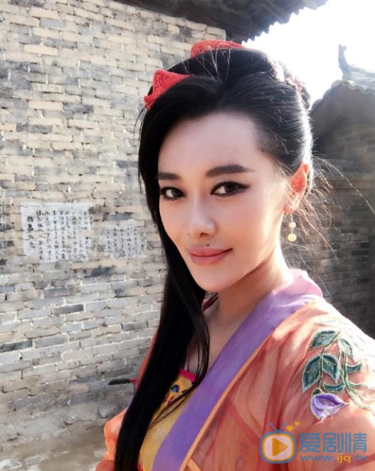 爱戴自拍照 爱戴高清写真_爱戴高清剧照