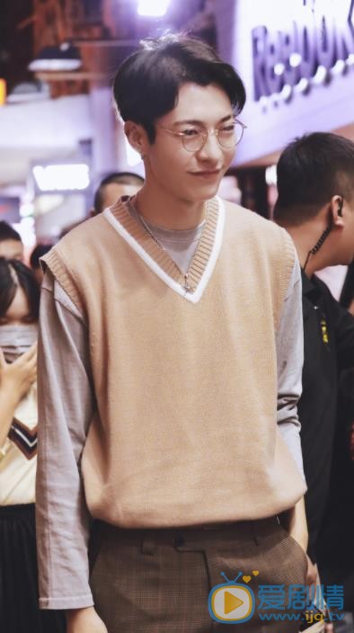 卜凡机场照 卜凡高清写真_卜凡高清剧照