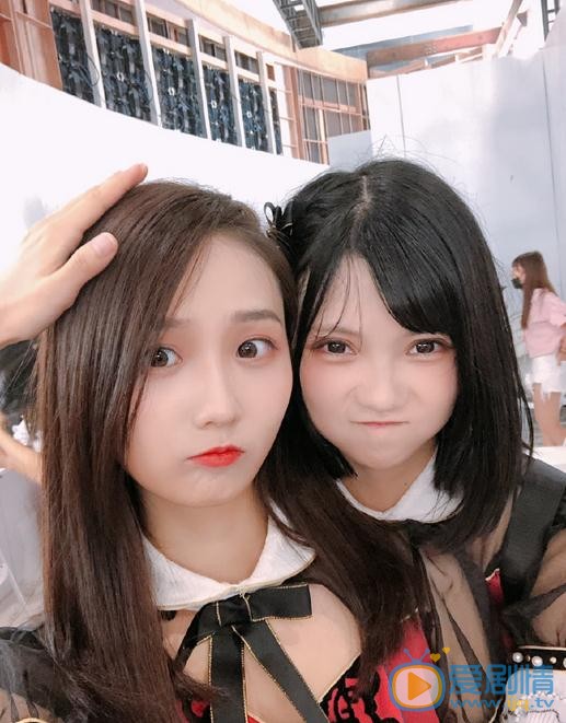 刘力菲与人合照 刘力菲高清写真_刘力菲高清剧照