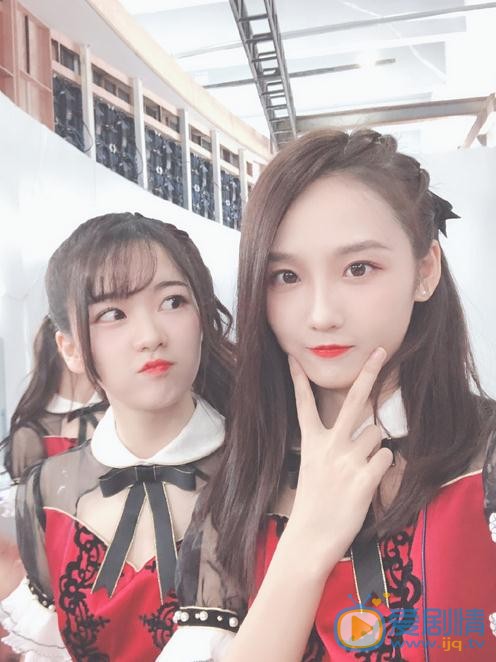 刘力菲与人合照 刘力菲高清写真_刘力菲高清剧照