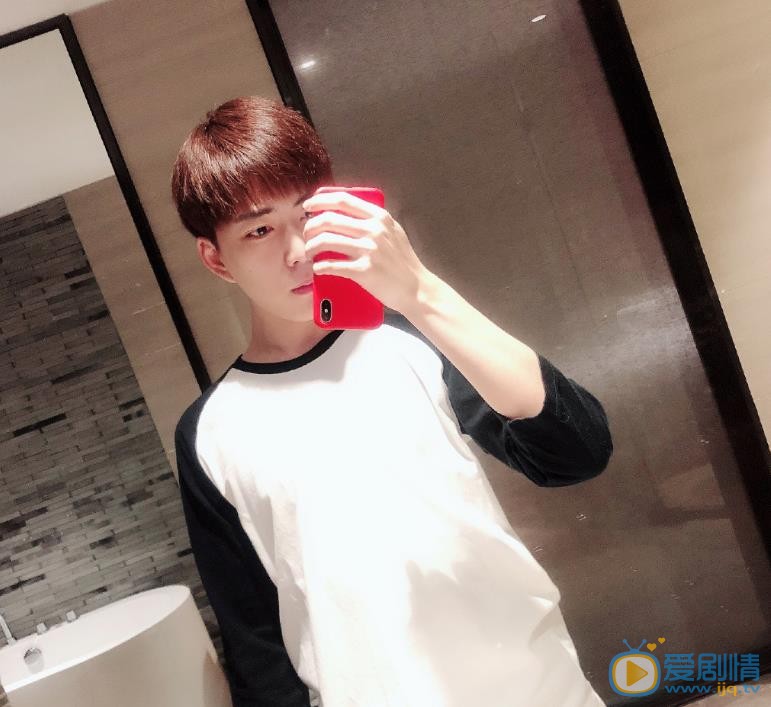 刘哲尔生活照 刘哲尔高清写真_刘哲尔高清剧照