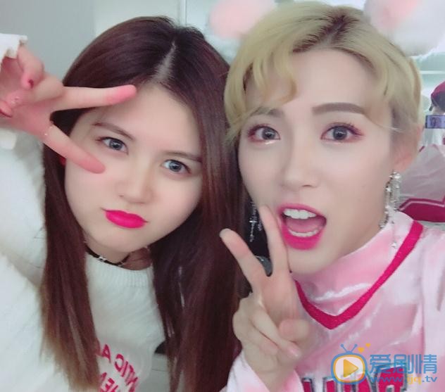 戴萌与人合照 戴萌高清写真_戴萌高清剧照