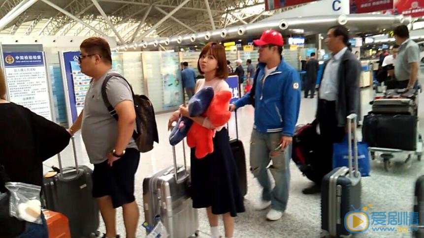 韩宝凛机场照 韩宝凛高清写真_韩宝凛高清剧照