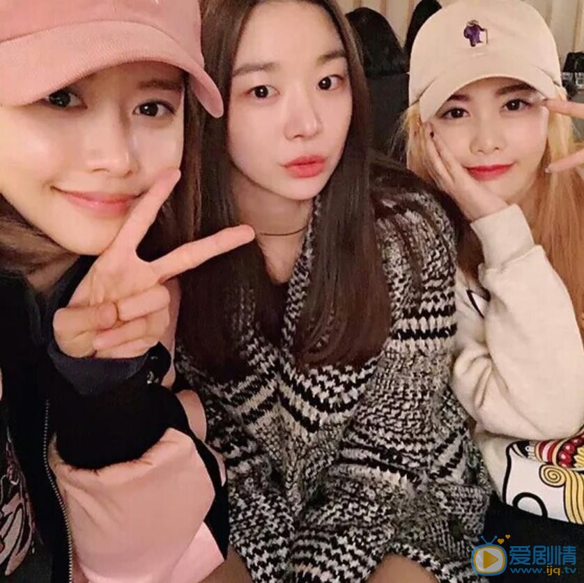 韩宝凛与人合照 韩宝凛高清写真_韩宝凛高清剧照