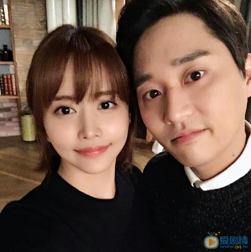 韩宝凛与人合照 韩宝凛高清写真_韩宝凛高清剧照