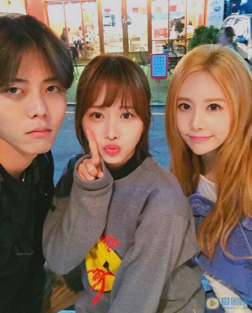 韩宝凛与人合照 韩宝凛高清写真_韩宝凛高清剧照