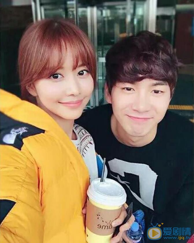 韩宝凛与人合照 韩宝凛高清写真_韩宝凛高清剧照