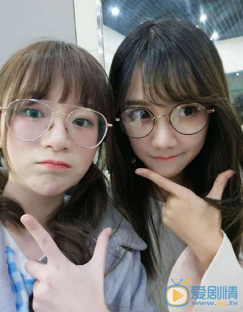 刘增艳与人合照 刘增艳高清写真_刘增艳高清剧照