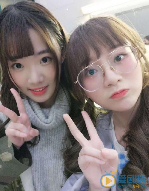 刘增艳与人合照 刘增艳高清写真_刘增艳高清剧照