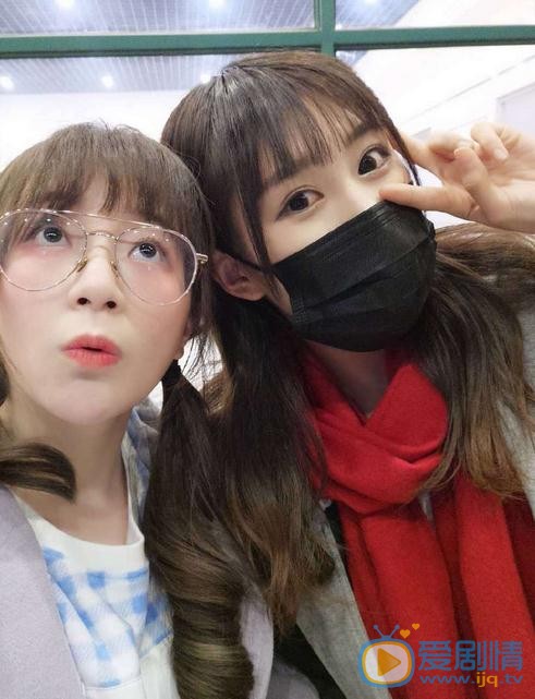 刘增艳与人合照 刘增艳高清写真_刘增艳高清剧照
