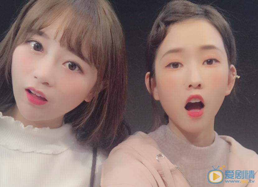 刘增艳与人合照 刘增艳高清写真_刘增艳高清剧照