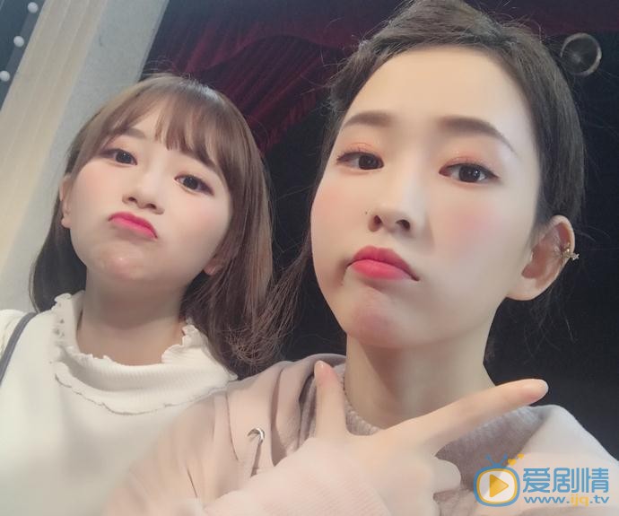刘增艳与人合照 刘增艳高清写真_刘增艳高清剧照
