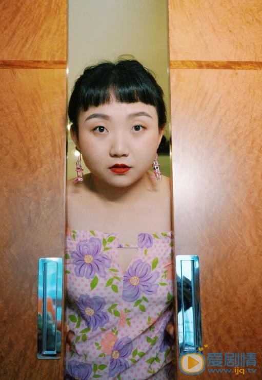 辣目洋子花裙子街拍 辣目洋子高清写真_辣目洋子高清剧照