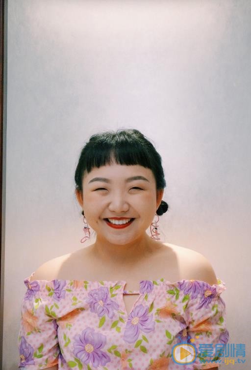 辣目洋子花裙子街拍 辣目洋子高清写真_辣目洋子高清剧照