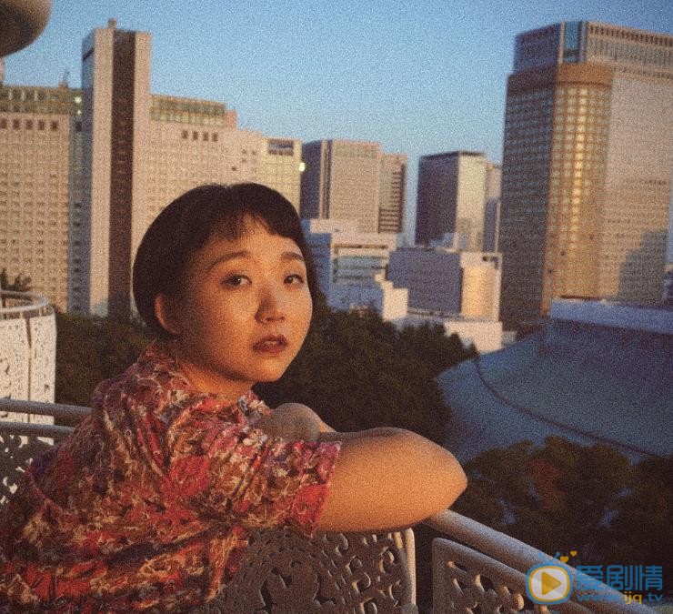 辣目洋子花裙子街拍 辣目洋子高清写真_辣目洋子高清剧照