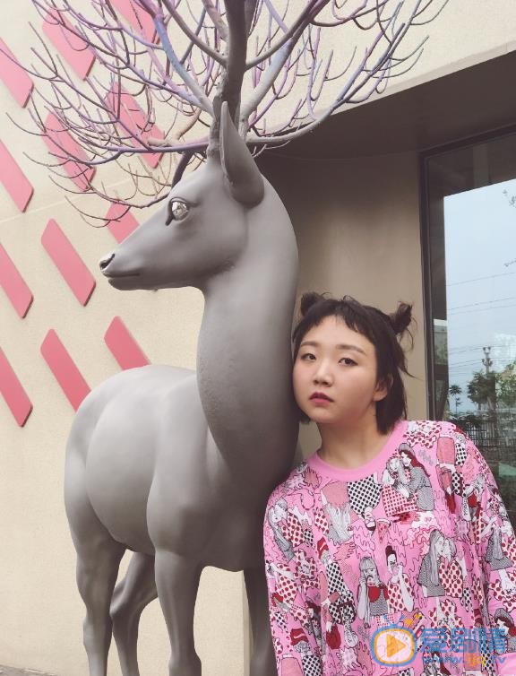 辣目洋子花裙子街拍 辣目洋子高清写真_辣目洋子高清剧照