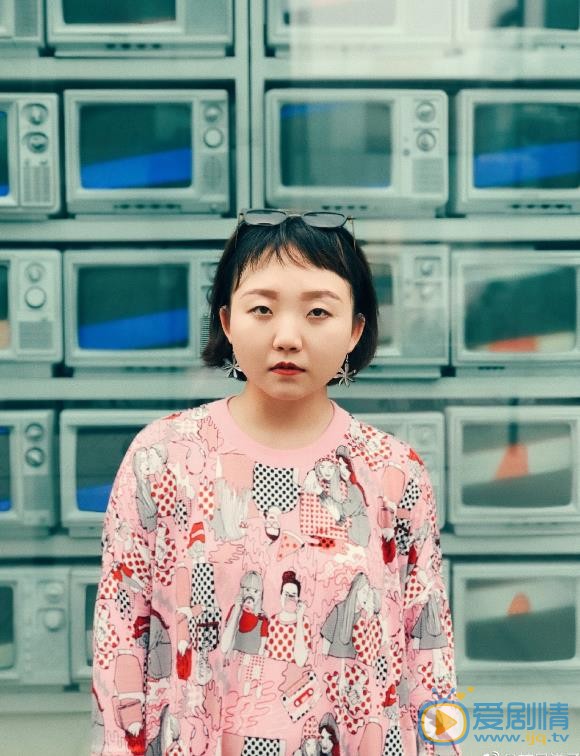 辣目洋子花裙子街拍 辣目洋子高清写真_辣目洋子高清剧照