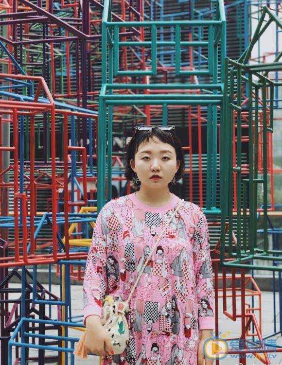 辣目洋子花裙子街拍 辣目洋子高清写真_辣目洋子高清剧照