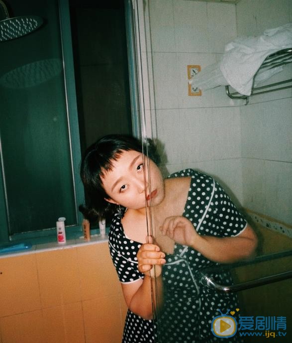 辣目洋子花裙子街拍 辣目洋子高清写真_辣目洋子高清剧照