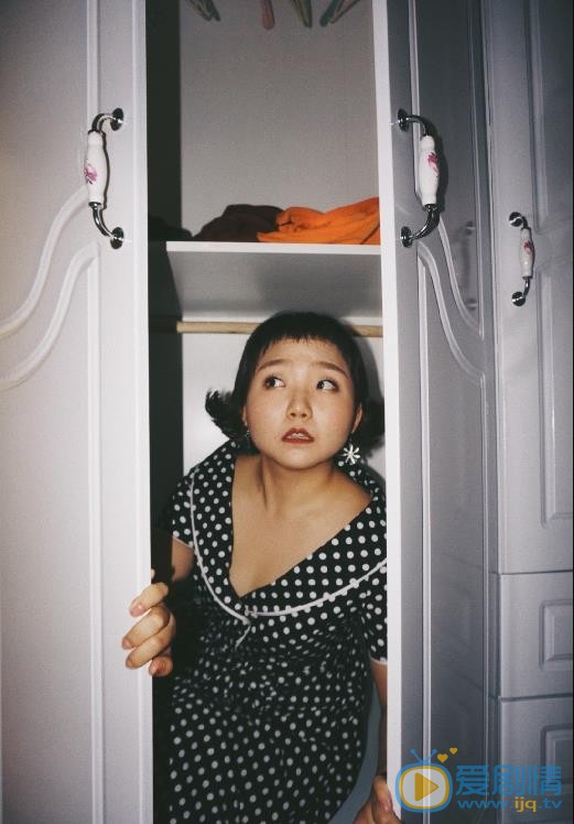 辣目洋子花裙子街拍 辣目洋子高清写真_辣目洋子高清剧照
