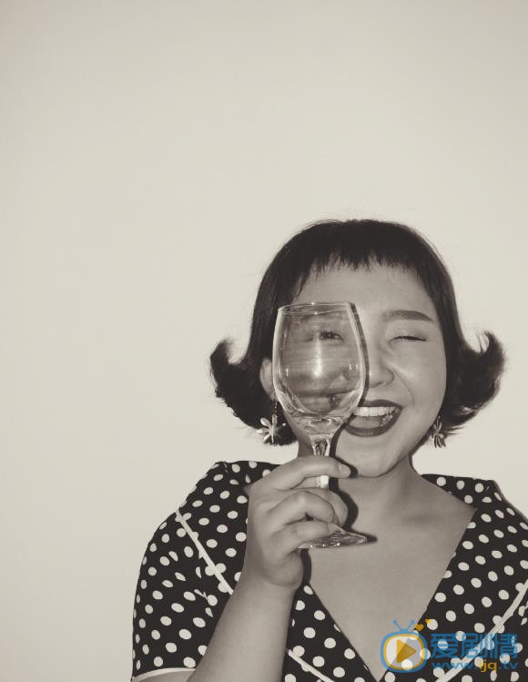 辣目洋子花裙子街拍 辣目洋子高清写真_辣目洋子高清剧照