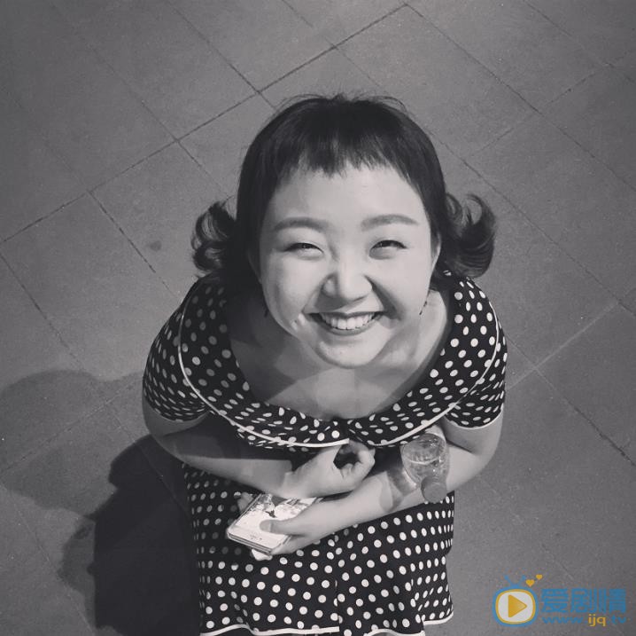 辣目洋子花裙子街拍 辣目洋子高清写真_辣目洋子高清剧照
